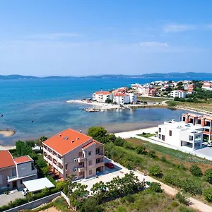 https://villa-palma-sukosan.hotelinzadar.com